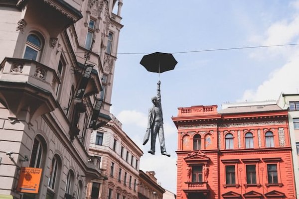 Comment apprécier et analyser les œuvres de sculpture moderne ?